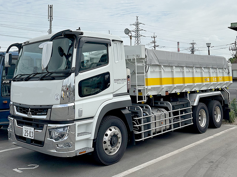 型式：FUSO15ｔ車の写真