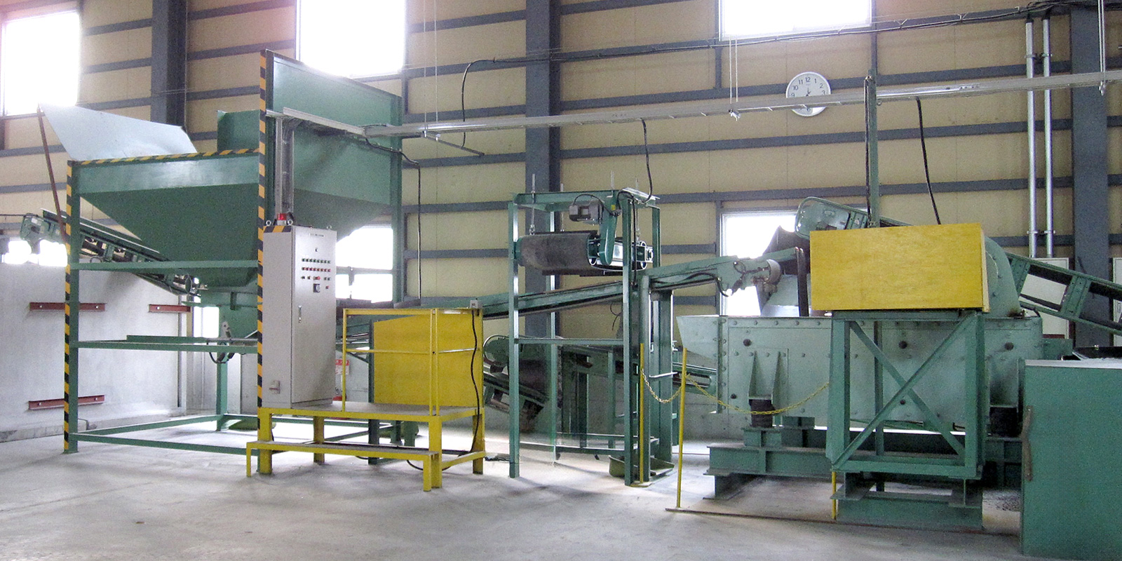 Photo of Return type crushing & sorting line